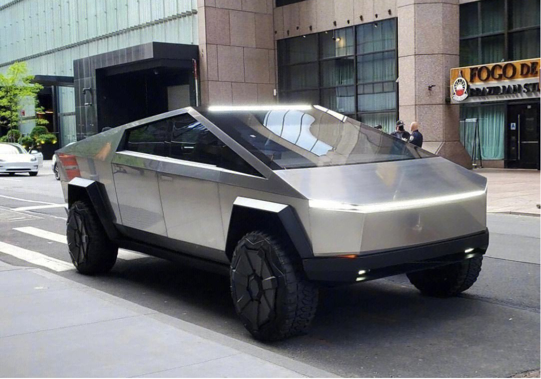 美國(guó)得州超級(jí)工廠已制造完成首輛電動(dòng)皮卡Cybertruck量產(chǎn)車