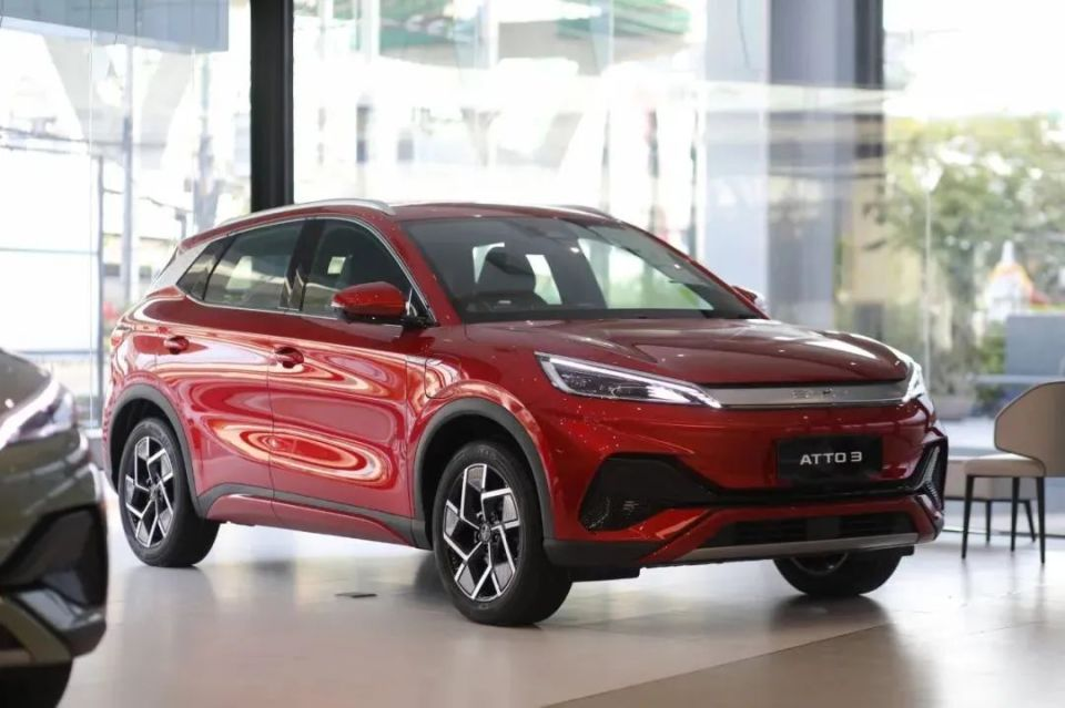 比亞迪在泰國的暢銷車型ATTO3，泰國定價為109.99萬泰銖（折合人民幣約22.53萬元）