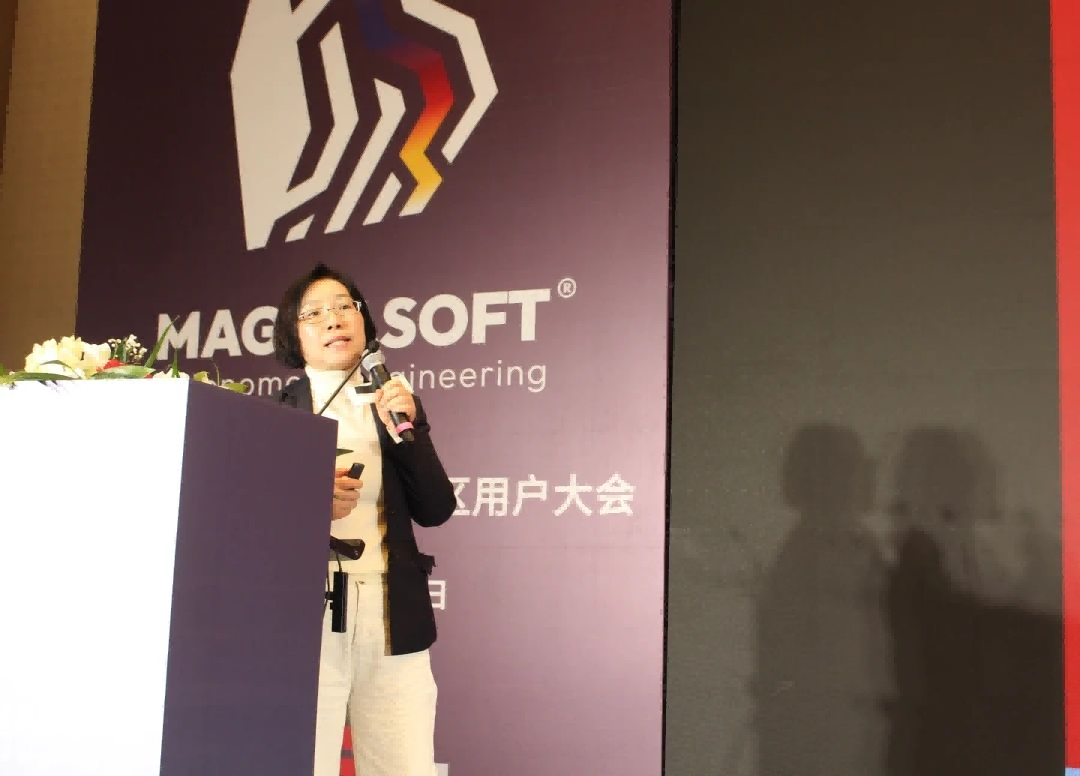 中國鑄造協會總工程師、《鑄造工程》雜志主編袁亞娟女士以《鑄造科技論文的寫作要求》為題作報告