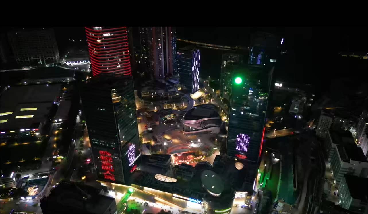 燈光璀璨 喜慶雙節 品成金屬閃耀城市夜空